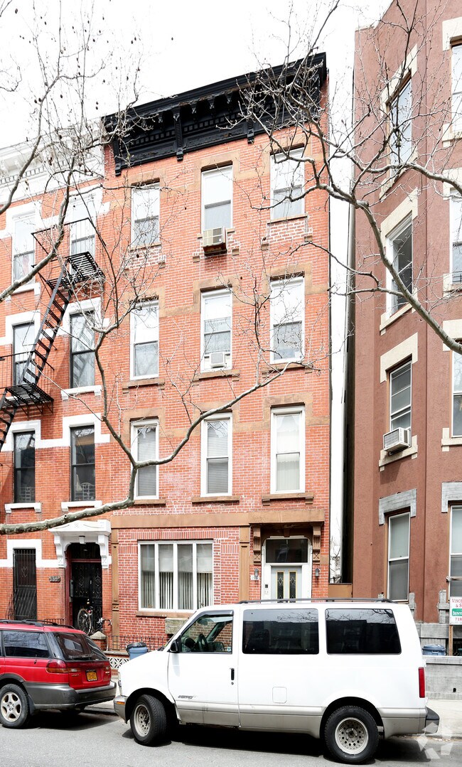 Building Photo - 235 Sackett St