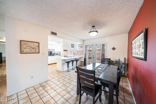 Building Photo - 1621 E Dunbar Dr