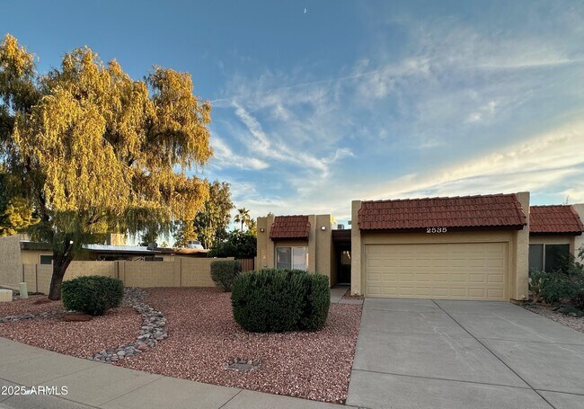 Foto del edificio - 2535 E Bluefield Ave