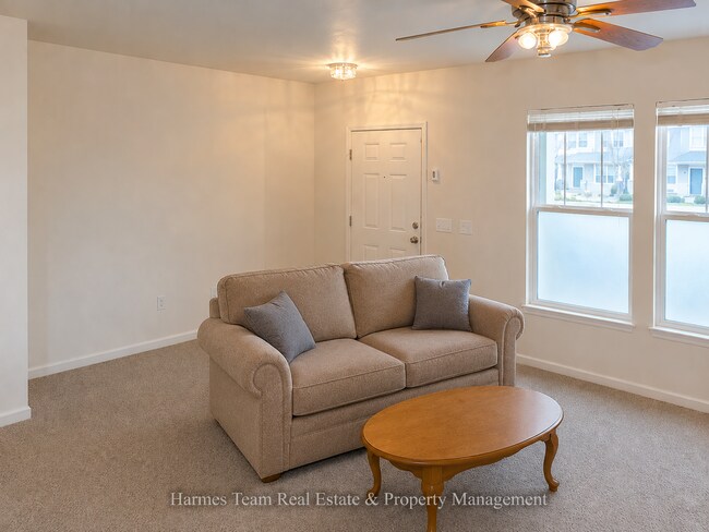 Foto del edificio - 3 Bed | 2.5 Bath Townhome In School District #2