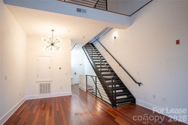 Building Photo - 2133 Southend Dr