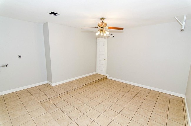 Building Photo - 10122 Valley Breeze Dr