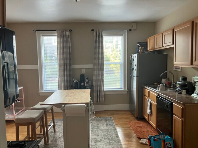 Equipo - 1726 N Pulaski St