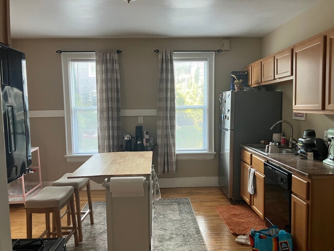 Kit - 1726 N Pulaski St