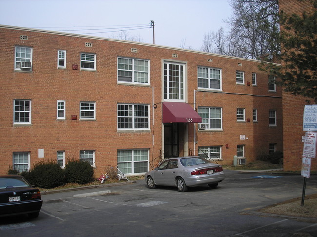 Primary Photo - Wedgewood Apartments