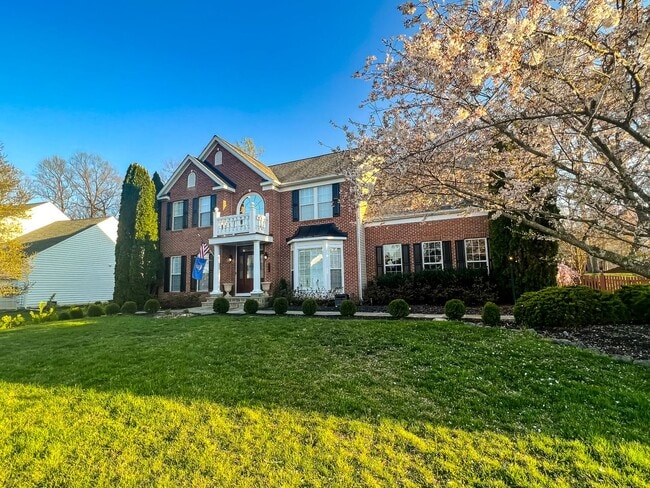 Building Photo - Stunning 4 Bedroom 3 Bathroom Brick Home W...