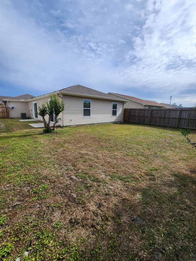 Building Photo - 112 Marin Dr