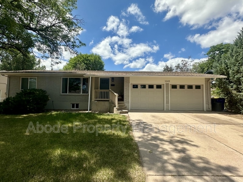 Primary Photo - 1049 Briarwood Rd