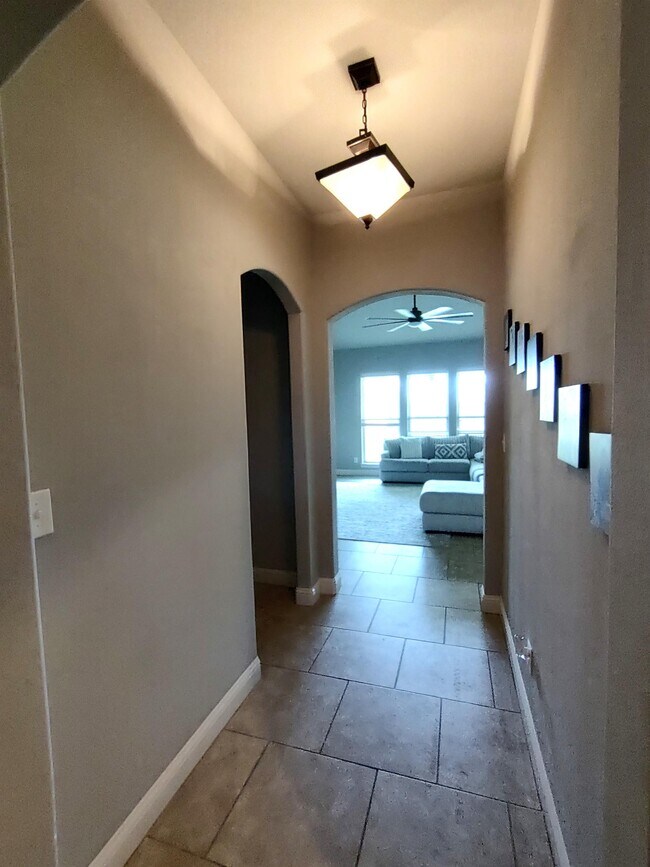 Foto del edificio - 6790 Woodridge Drive