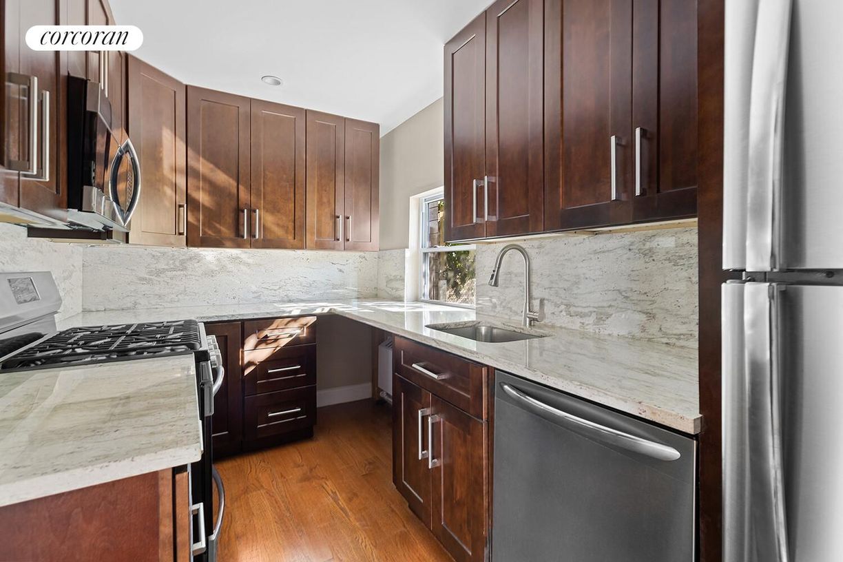 Foto principal - 41 E 2nd St