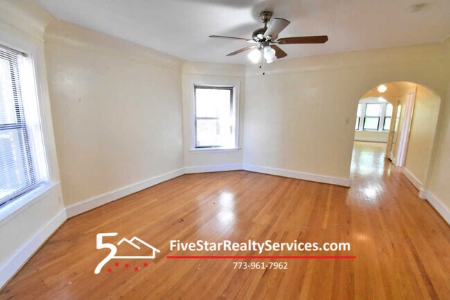 Building Photo - 6127 N Francisco Ave