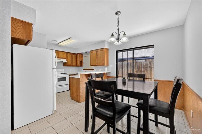 Building Photo - 1604 Avocet Ave W