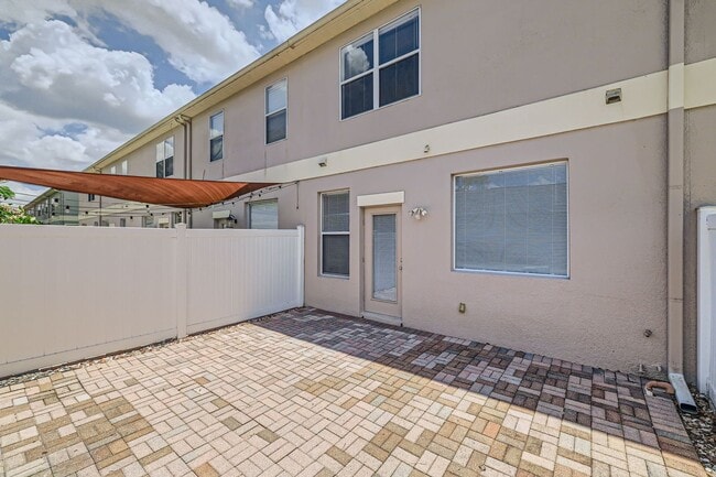 Building Photo - Windermere townhouse