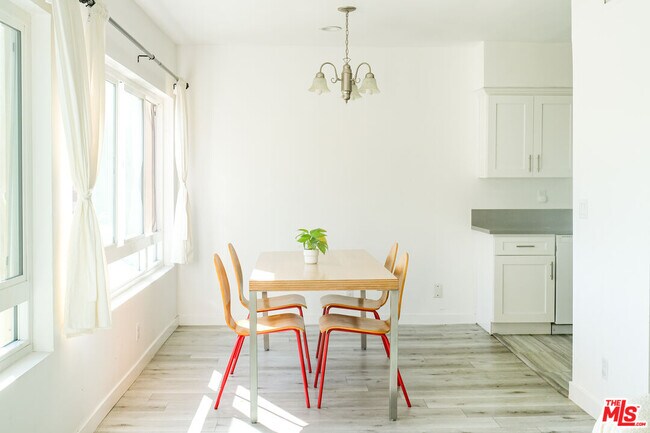 Building Photo - 10823 Camarillo St