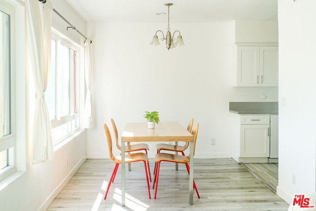 Foto del edificio - 10823 Camarillo St