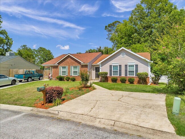 Building Photo - North Macon Charmer