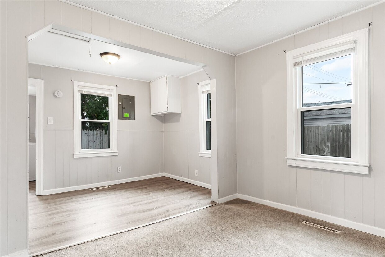 Foto principal - 8062 Chalmers Ave