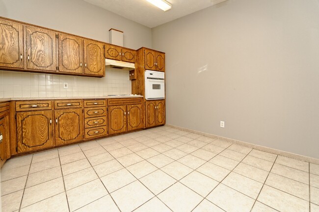 Building Photo - 8307 S 38th St