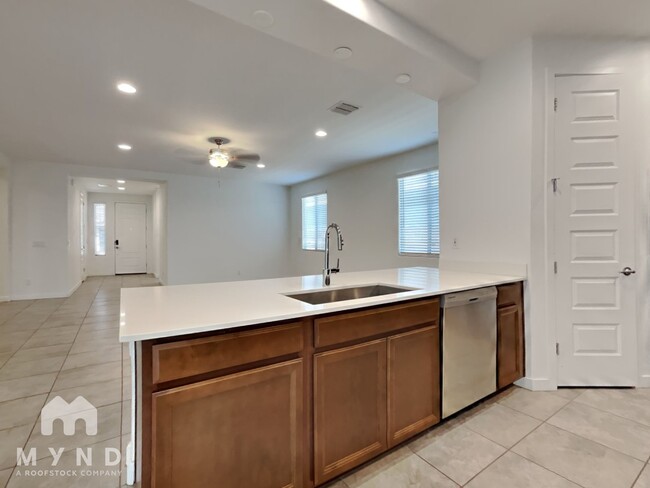 Building Photo - 17027 W Echo Ln