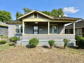 Building Photo - 1478 S Willett St