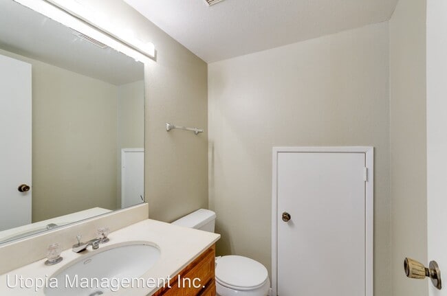 Building Photo - 3 br, 2.5 bath House - 7361 Mission Trails...