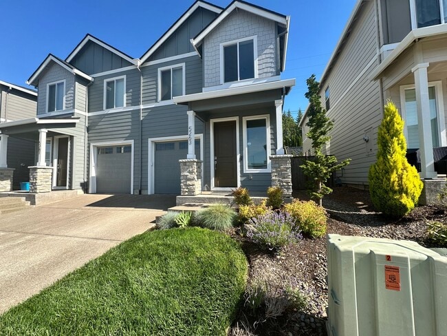 Building Photo - Like-New Townhome in Ponderosa Ridge – North Corvallis | Beautifully Landscaping