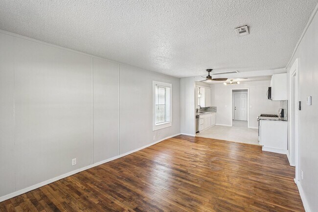 Foto del edificio - Beautifully renovated 2/1!