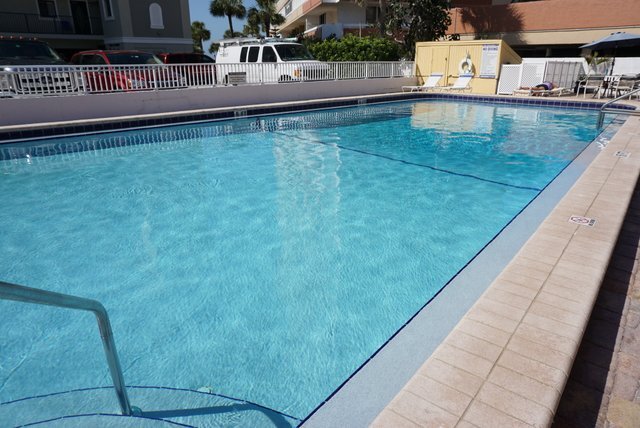 very large heated pool next to you - 17880 Gulf Blvd