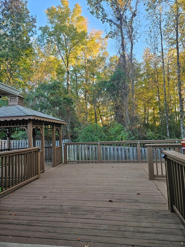 Foto del edificio - 8054 Garrett Pines Dr