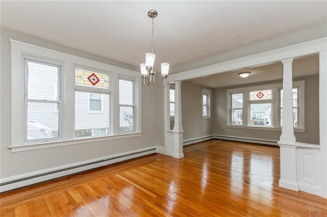 Building Photo - 685 River Ave