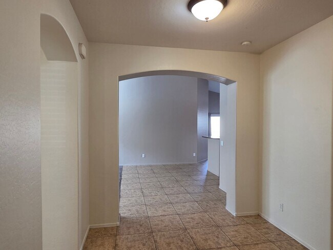 Foto del edificio - Beautiful 4 Bed/2 Bath in Goodyear!