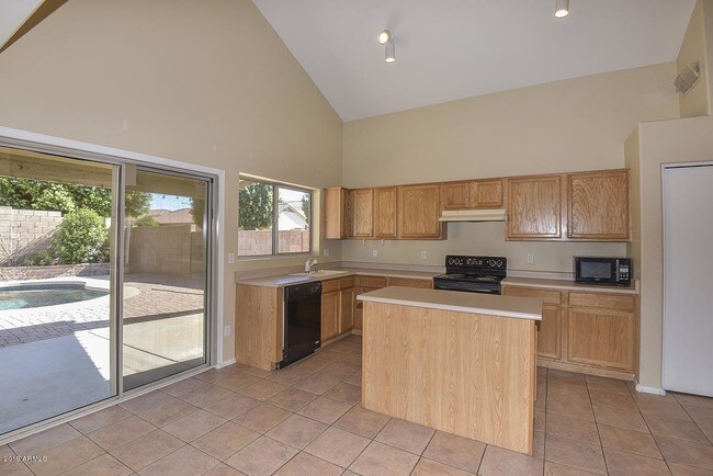 Foto del edificio - 7456 W Lone Cactus Dr