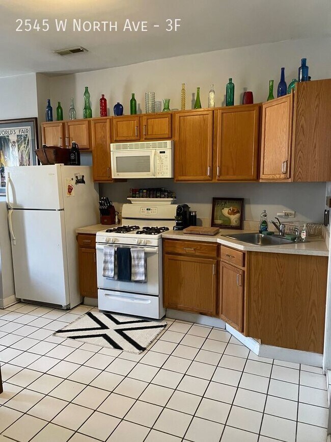 Building Photo - Charming 1 Bedroom Apartment in Great Buck...