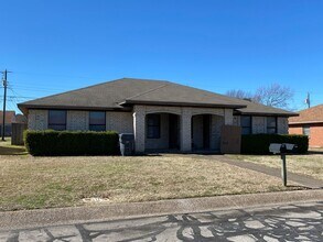 Building Photo - 1403 Chapel Creek Rd
