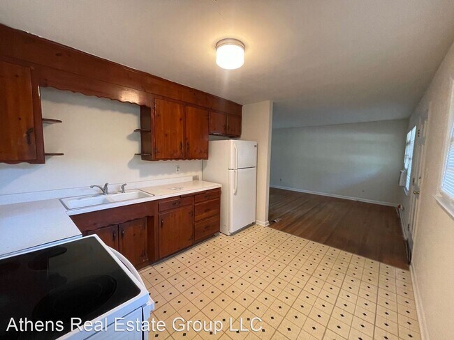 Foto del edificio - 2 br, 1 bath House - 353 Morton Avenue