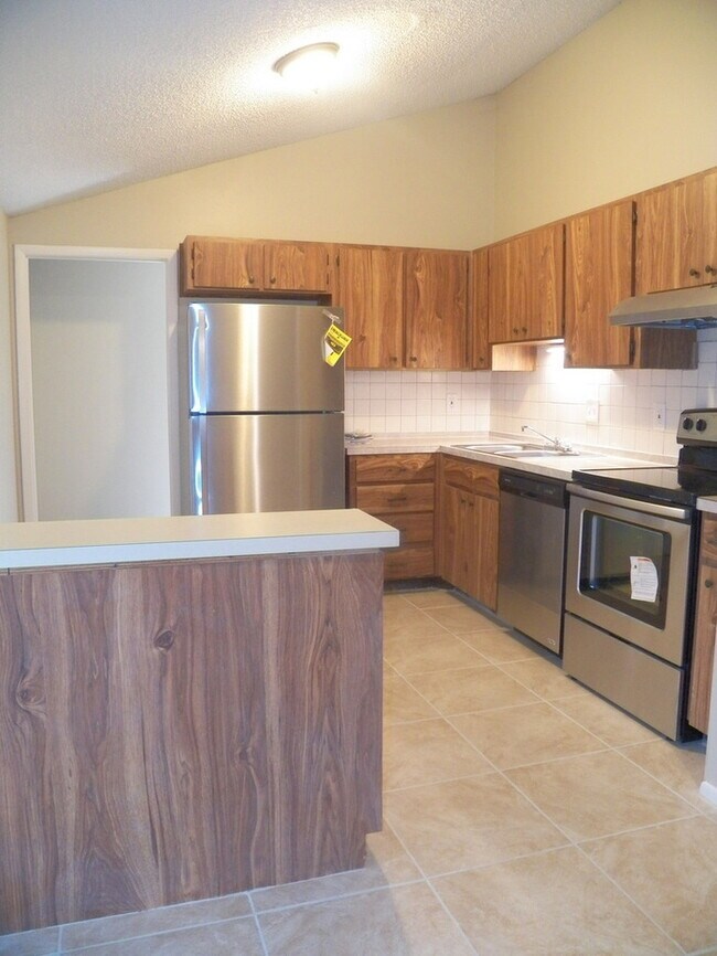 Building Photo - 9402 Lonsdale Ct