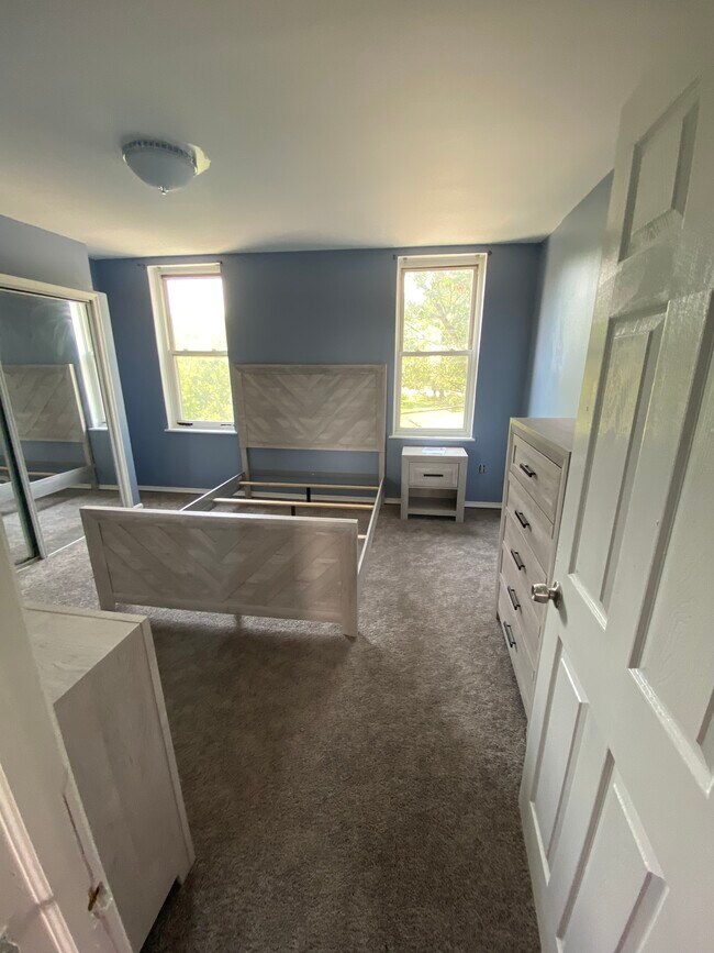 Building Photo - 3361 Ridge Ave