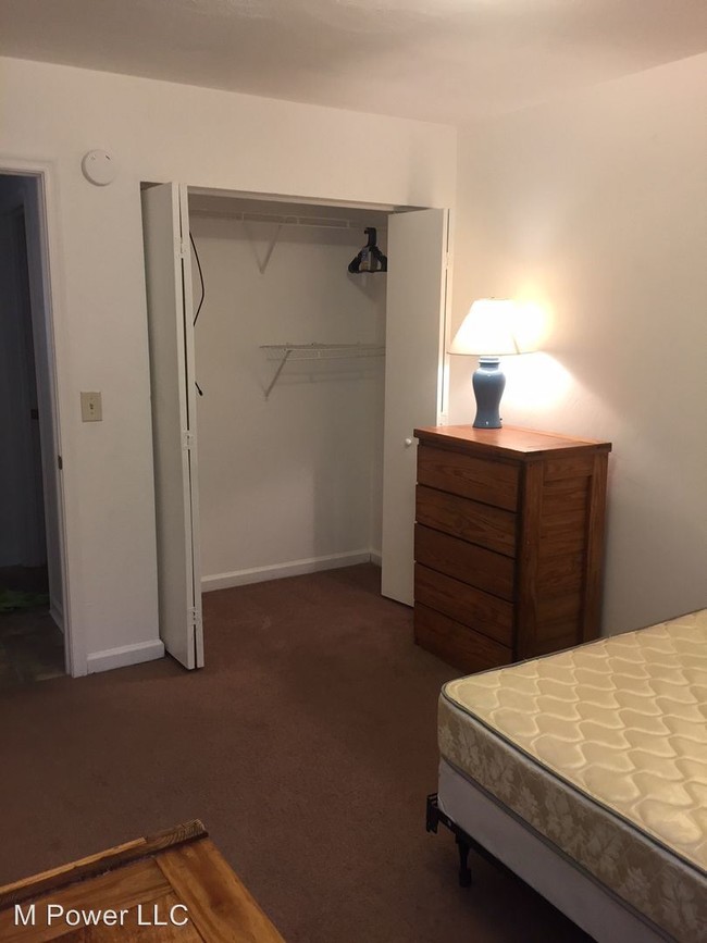 Foto del edificio - 1468 Devon Ln
