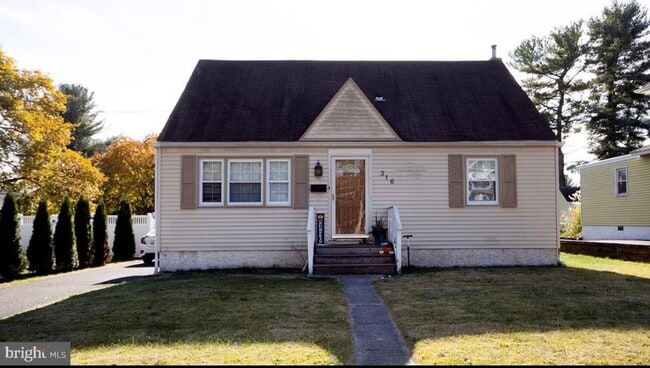 Building Photo - 316 University Blvd