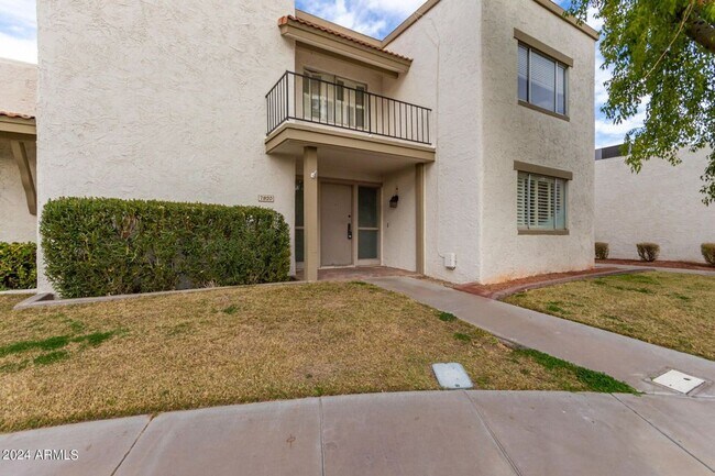 Building Photo - Beautiful townhome in Scottsdale!