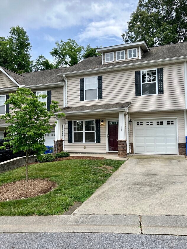 Primary Photo - 111 Thea Ln