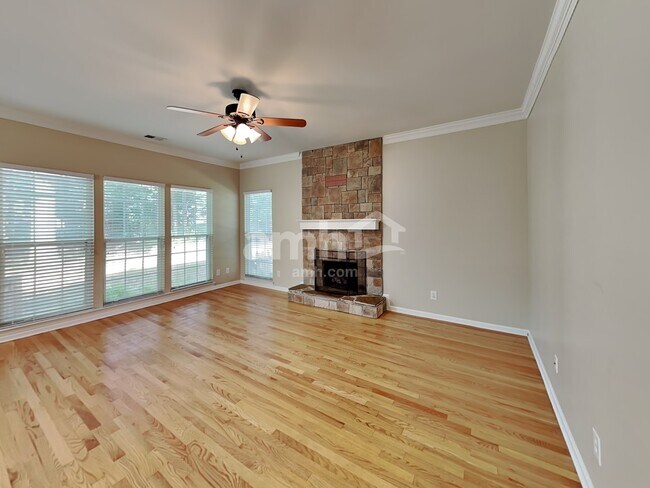 Foto del edificio - 8934 Tartan Ridge Dr