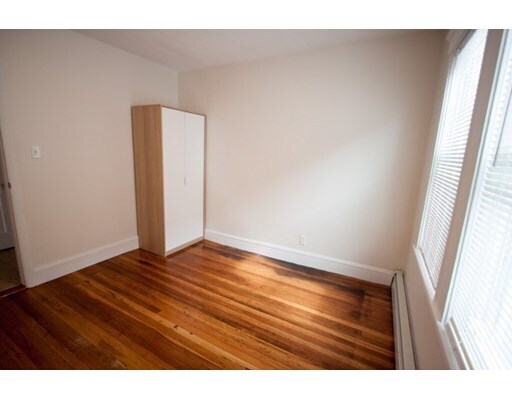 Building Photo - 17 Linden St