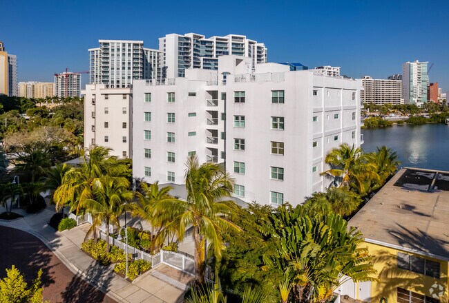 Building Photo - Harbor View