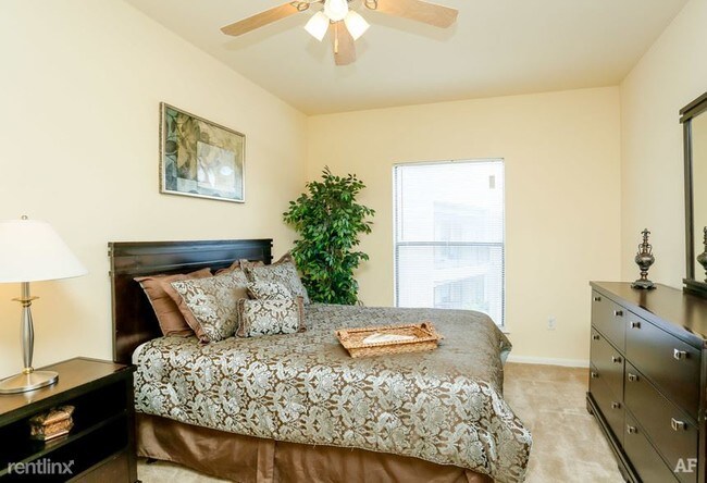 Building Photo - 1 br, 1 bath Condo - 2310 Navigation Blvd 353