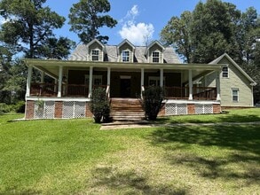 Building Photo - 209 Pineridge Dr