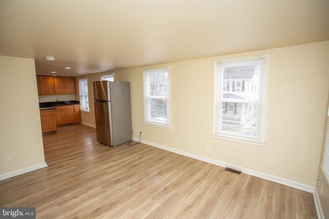 Building Photo - 510-UNIT Ash St