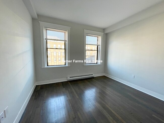 Building Photo - 65 Park Dr
