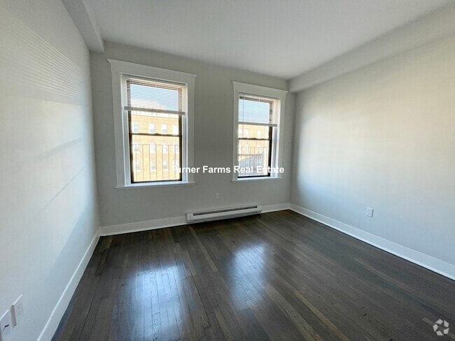 Building Photo - 65 Park Dr