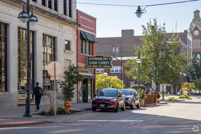 Downtown Moline is an easily walkable city and offers a variety of shops and eateries.